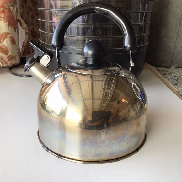 BC Stainless Steel Whistler Kettle 2.5Q Pre-Owned - Picture 1 of 9